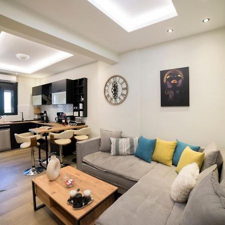 Luxurious Apartment In The Heart Of Town ! Loutraki  Bagian luar foto