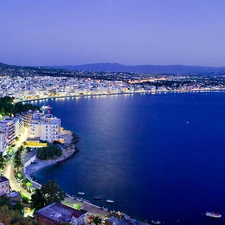 Luxurious Apartment In The Heart Of Town ! Loutraki  Bagian luar foto