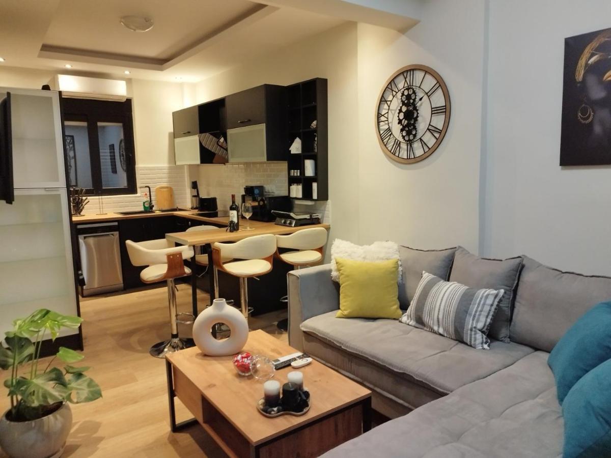 Luxurious Apartment In The Heart Of Town ! Loutraki  Bagian luar foto