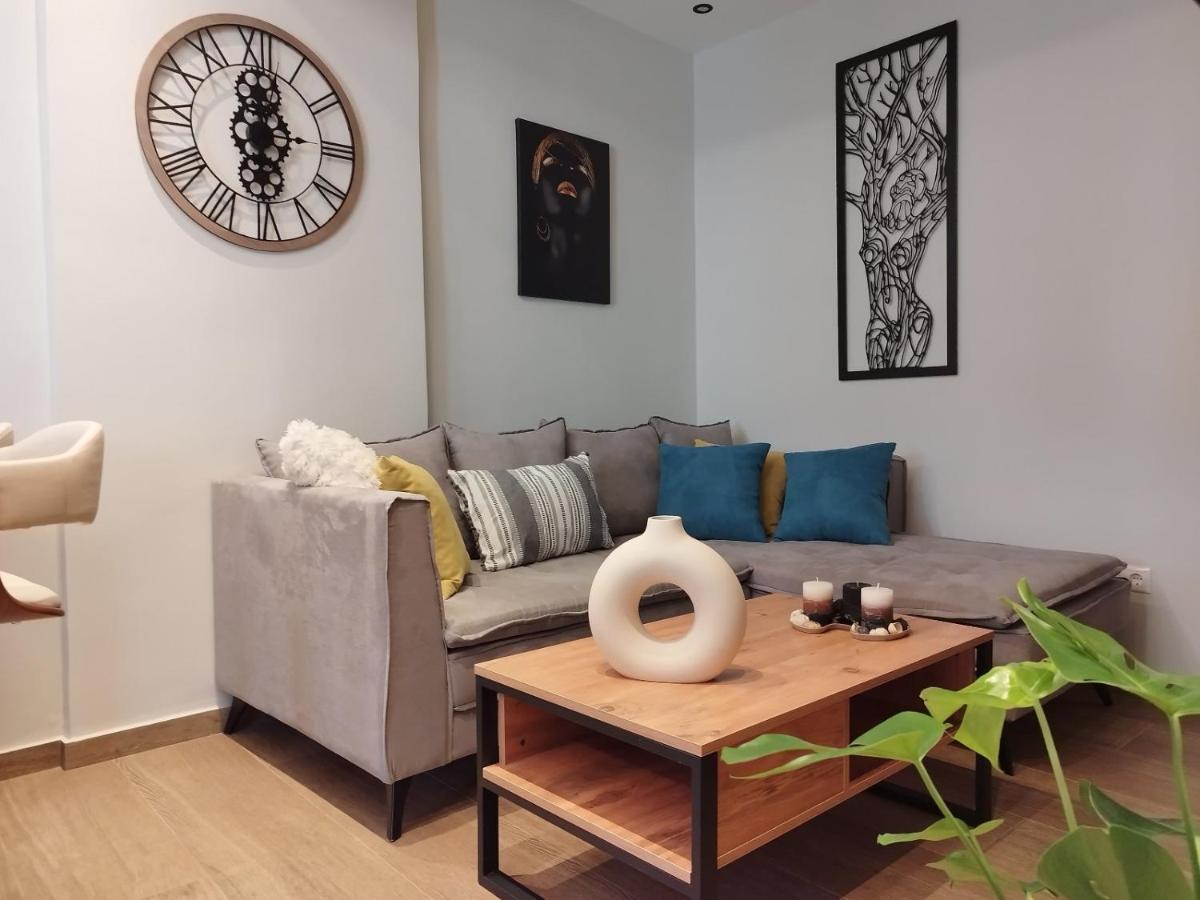 Luxurious Apartment In The Heart Of Town ! Loutraki  Bagian luar foto