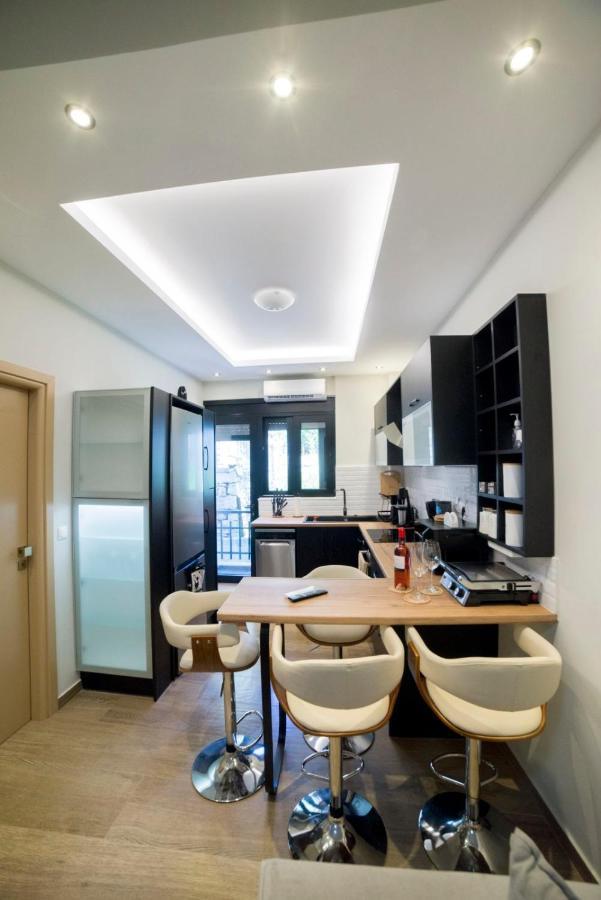 Luxurious Apartment In The Heart Of Town ! Loutraki  Bagian luar foto