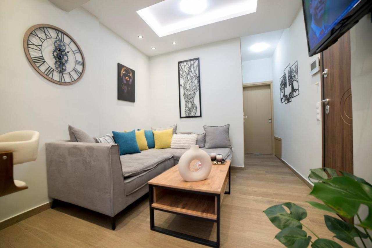 Luxurious Apartment In The Heart Of Town ! Loutraki  Bagian luar foto
