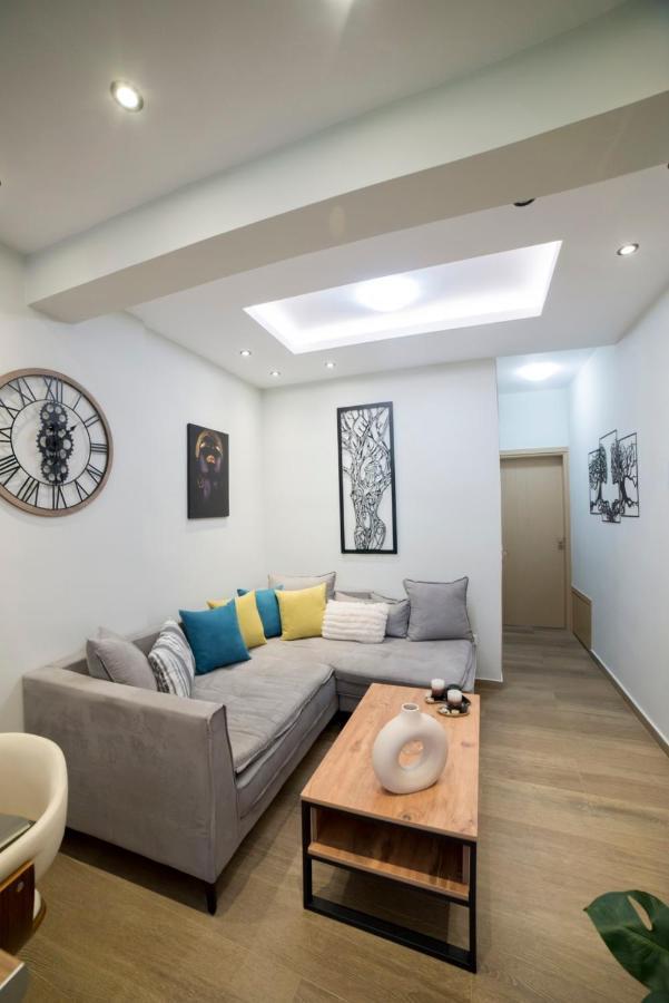Luxurious Apartment In The Heart Of Town ! Loutraki  Bagian luar foto