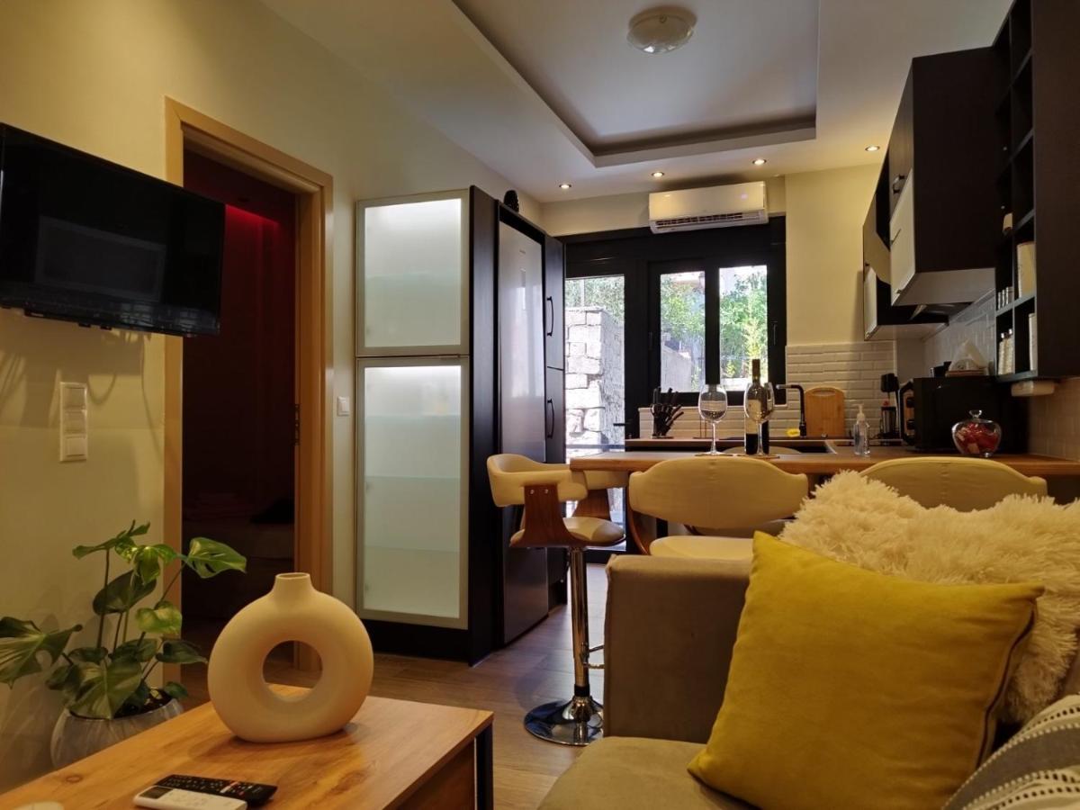 Luxurious Apartment In The Heart Of Town ! Loutraki  Bagian luar foto