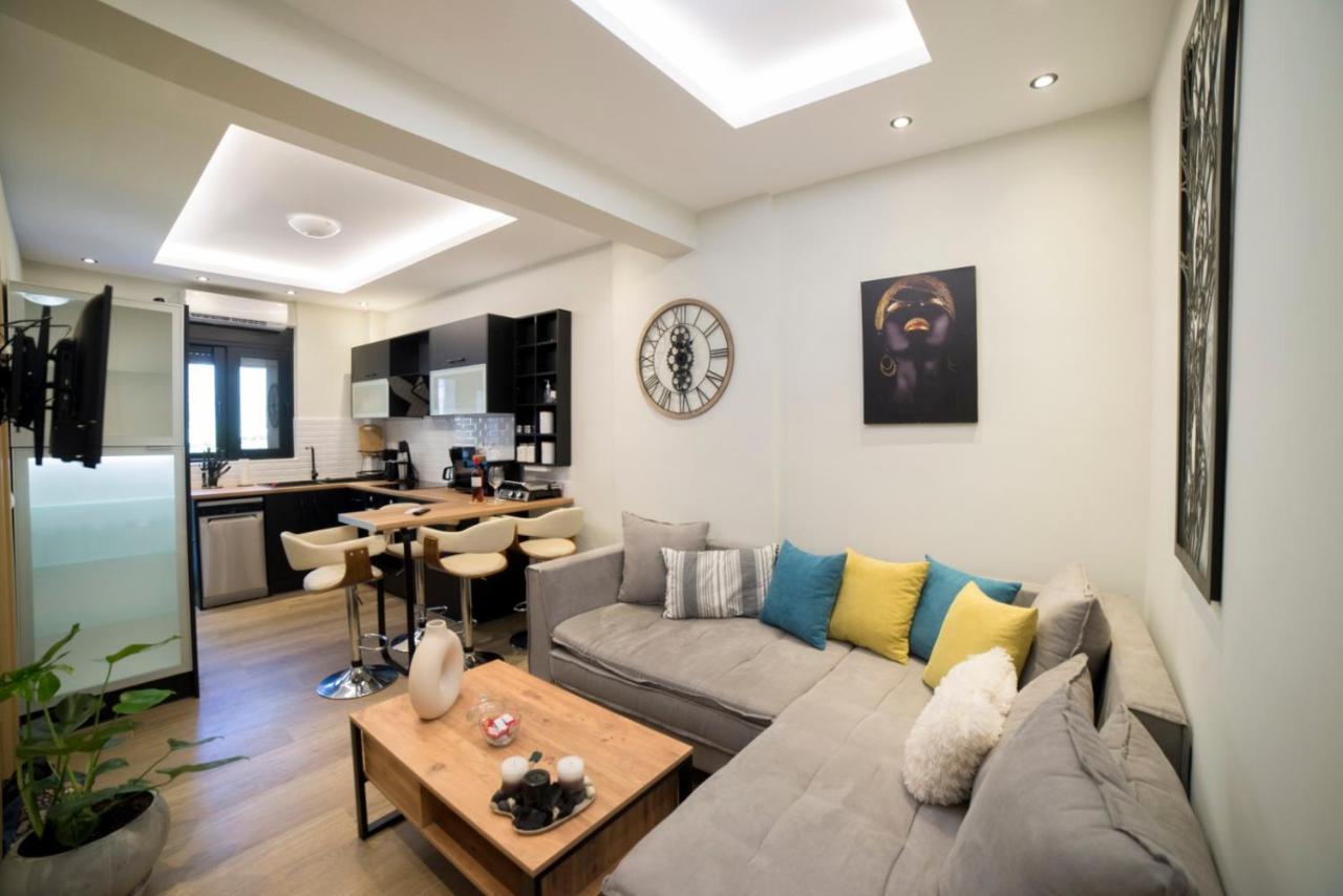 Luxurious Apartment In The Heart Of Town ! Loutraki  Bagian luar foto
