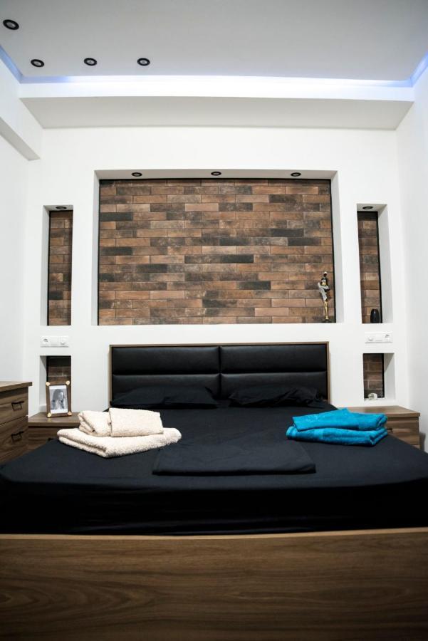 Luxurious Apartment In The Heart Of Town ! Loutraki  Bagian luar foto