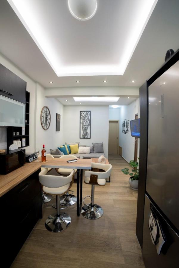 Luxurious Apartment In The Heart Of Town ! Loutraki  Bagian luar foto