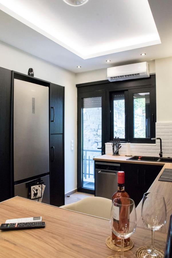 Luxurious Apartment In The Heart Of Town ! Loutraki  Bagian luar foto