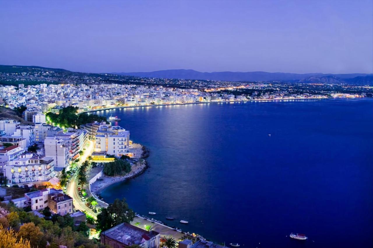 Luxurious Apartment In The Heart Of Town ! Loutraki  Bagian luar foto